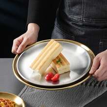 金色不銹鋼盤有多種尺寸可供選擇,可用作燒烤盤、上菜盤或水果盤。適合日常在家、聚會或自助餐使用。也適用於餐廳或食堂環境。