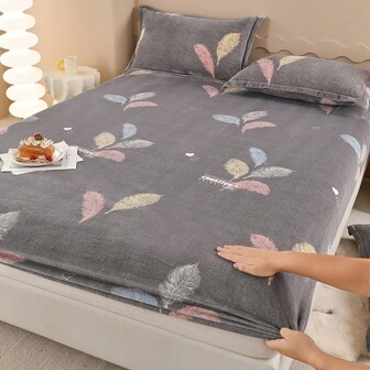 件冬季溫暖柔軟舒適法蘭絨床笠，牛奶布料 360° 包裹，無螢光床墊保護套適合裸睡