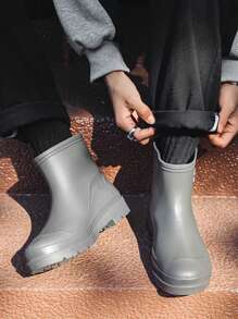 男士防水短筒雨靴,適合休閒和戶外穿著