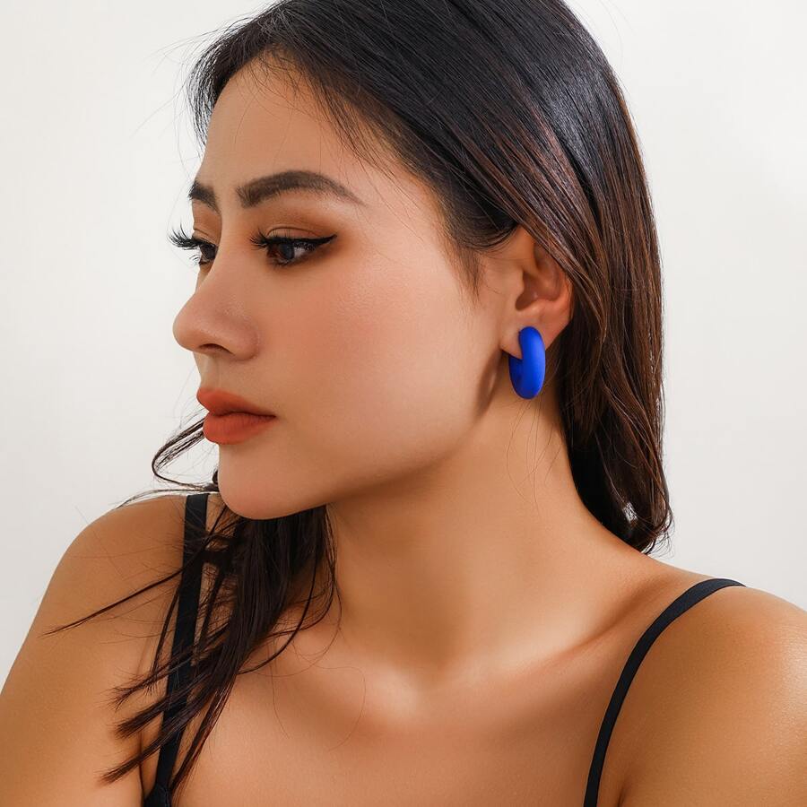 Ins Colored Simple Exaggerated Non-pierced Ear Clips For Women, Unique Design Sweet-cool C Shaped Hoop Earring (1pc) - Blue - View 1