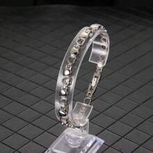 1 件不鏽鋼光澤心型連結手鍊,男女通用,可調式磁性手鐲,搭配強力磁鐵,簡約風格聖誕感恩節珠寶禮物 - 銀色 - 查看 2