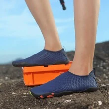 輕量化快乾裸足鞋,帶有可調節魔術貼,適用於徒步旅行、健身和游泳 - 為您整日保持舒適和干爽！泳鞋水鞋裸足鞋 - 藏蓝色 - 查看 1