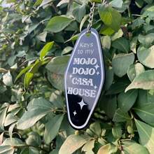 1pc Black Vintage Mojo Dojo Casa House Acrylic Keychain Fun Keyring - Black - View 3