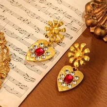 一對古董風格的復古褶皺紋花瓣設計合金鑽石耳環 - 金色 - 查看 2