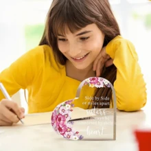 1片姊妹們心形亞克力紀念牌,鼓舞人心的姐妹禮物,聖誕禮物,感恩節禮物,新年禮物,紙重保留禮物,感謝禮物,房間裝飾心形亞克力禮物