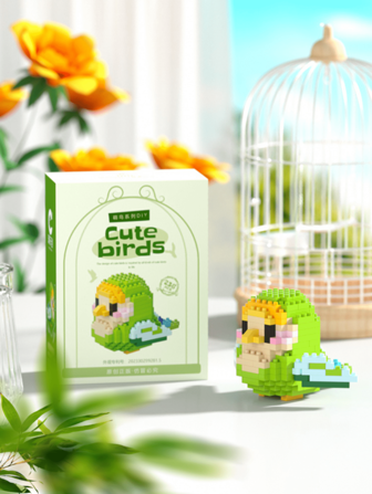 积木玩具，带金色皇冠的绿鸟，绿色儿童皇冠，软积木，