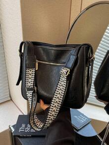 简单实用的四季女士包，宽肩带，简约百搭的小众设计，斜挎单肩都合适 - 黑色 - 查看 7