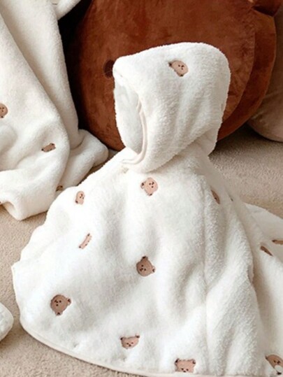 1pc Baby Bear Patterned Flannel Cloak, Windproof And Portable For Strollers, Suitable For All Seasons Love Valentine