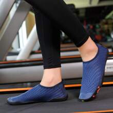 輕量化快乾裸足鞋,帶有可調節魔術貼,適用於徒步旅行、健身和游泳 - 為您整日保持舒適和干爽！泳鞋水鞋裸足鞋 - 藏蓝色 - 查看 4