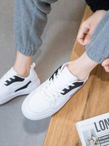 女士鞋款,厚底防滑透氣平底純色黑白圓頭戶外低幫綁帶低跟運動鞋：時尚、優雅又運動風格,適合通勤、工作和聖誕節；白色皮平底鞋和白色運動鞋適合女性 - 黑與白 - 查看 4