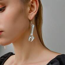 一对朋克风夸张个性化小扳手耳环，情侣复古简约街头风耳环，男女皆宜的礼物 - 銀色 - 查看 1