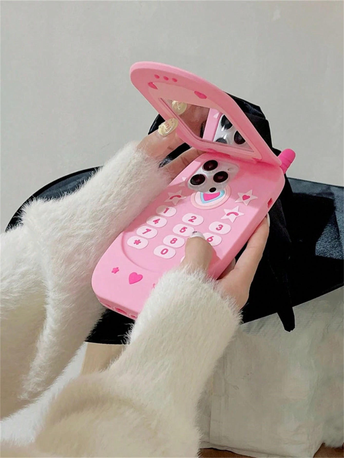 غطاء هاتف سيليكون وردي فاتح ثلاثي الأبعاد بتصميم ك...