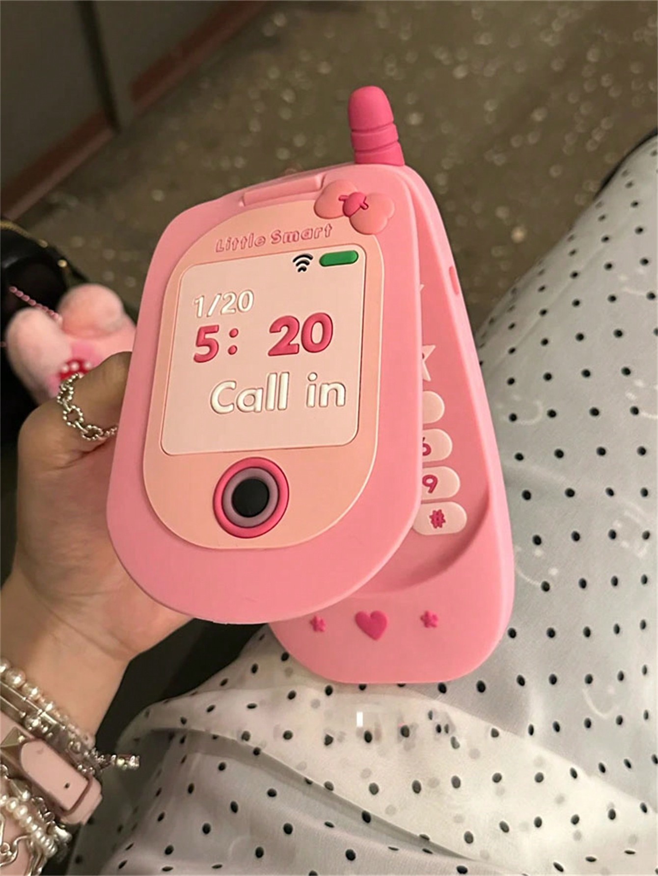 غطاء هاتف سيليكون وردي فاتح ثلاثي الأبعاد بتصميم ك...