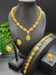 4 件奢华花朵设计全水钻 24k 镀金女士珠宝套装包括项链、手链、耳环和戒指，适用于婚礼、派对、周年纪念、生日、母亲节、情人节礼物等。情人节 - 金黃色 - 查看 10