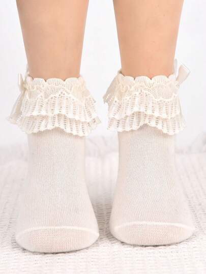 1 雙女童蝴蝶裝飾雙層蕾絲中筒襪,適合日常穿著