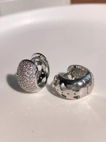 2入組時尚立體陀飛輪中空裝飾寬耳環,適合女性日常佩戴