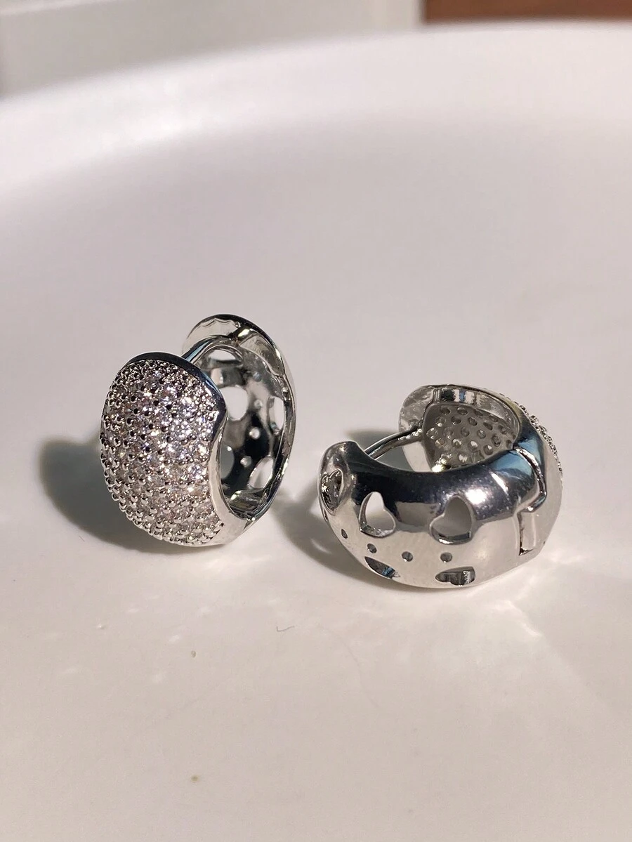 2入組時尚立體陀飛輪中空裝飾寬耳環,適合女性日常佩戴