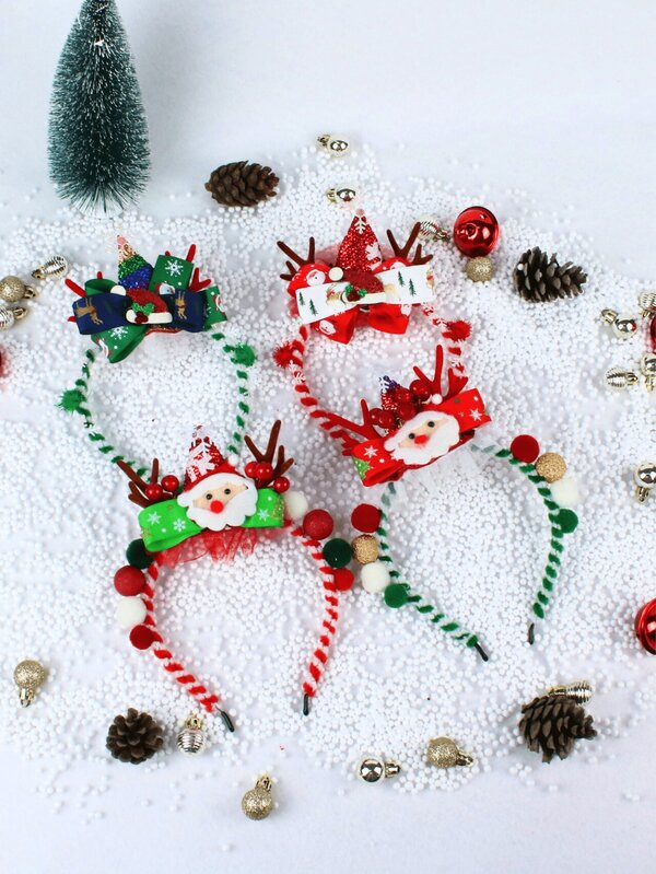 DIADEMA NAVIDEÑA CON SOMBRERO DE SANTA CLAUS, CUERNOS DE RENO, ESFERAS EN LA DIADEMA, ADORNADA CON LISTONES, BRILLOS Y COPOS DE NIEVE FORRADA DE TELA, CÓMODA