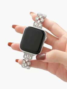 時尚優雅的銀色滴形鋅合金蘋果手錶表帶配鑽石,兼容包括s7 S8 S9於內的所有蘋果手錶型號,以及38mm 40mm 41mm 42mm 44mm 45mm 49mm的所有尺寸。手帶可以調節,適合不同尺寸的手腕,無需任何工具。手帶堅固耐用,輕巧防刮損,防水,不易褪色。適合女性在所有季節佩戴,特別適合辦公室,旅行或攀登等場合,以及手錶的配件。 - 銀色 - 查看 3