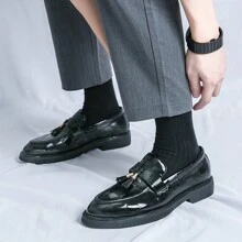 新款時尚男士經典格紋流蘇休閒鞋,圓頭、低口設計,單腳穿脫,柔軟皮革和柔軟鞋底,舒適的大尺碼禮服鞋適用於派對、商務、街頭風格、休閒、英倫風格、工作和其他場合。 - 黑色 - 查看 6