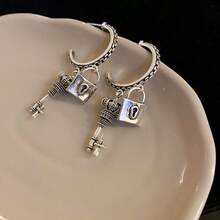 1对925银针形C形锁和钥匙耳环，甜美酷炫风格个性化设计吊坠，百搭时尚的女士耳饰，适合日常佩戴和节日礼物 - 銀色 - 查看 2