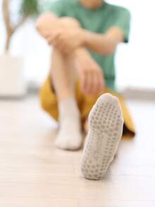 Deefly 3雙帶點瑜伽襪防滑低跟中腿襪純色家用醫院健身芭蕾舞蹈 - 深灰色 - 查看 8