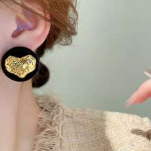 1對銀針絨面黑色和金色心形耳環,適合女士日常佩戴和節日禮品 - 黑色 - 查看 3