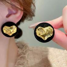 1對銀針絨面黑色和金色心形耳環,適合女士日常佩戴和節日禮品 - 黑色 - 查看 1