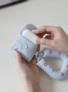 FANHUABUYU 1入手提式鈕扣式耳機袋,帶繡有英文手握手柄,可當手拿包或手鐲,日常使用方便 - 淺藍色 - 查看 3