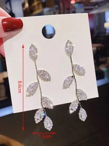 1 Paar elegante Ohrringe der Frauen in Silberfarbe mit blattförmigem Design und Strass Dekor, geeignet für Neujahr, Hochzeit und Halloween - Silber - Übersicht 6