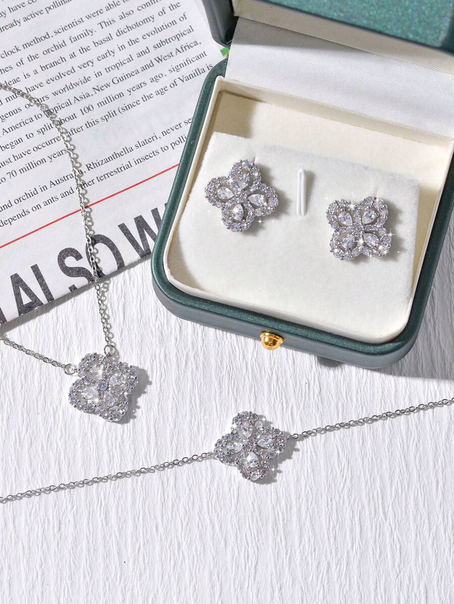 A Set Of Silver Lucky Clover Necklace And Earrings For Women As Holiday