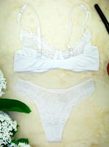 Conjunto de Lingerie Feminino em Renda com Microfibra Sutiã com Aro e sem Bojo e Calcinha