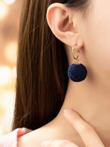 JYBY 2入組秋冬新時尚溫暖、可愛、百搭、受歡迎的毛絨球掛墜耳環,適合女性日常穿戴 - 白色毛球圓環 - 查看 13