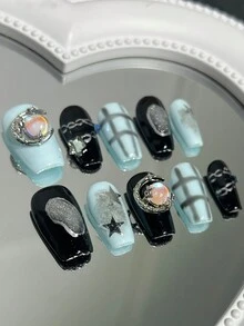 10 piezas de uñas postizas en forma de ataúd cortas, parches de arte de uñas hecho a mano en estilo dulce y fresco Y2K de cuadritos azul bebé, con pedrería de cuadros, estrellas y lunas, cadenas asimétricas pintadas a mano, uñas postizas con estrellas, uñas hechas a mano con pegamento de gelatina, 1 pieza de tiras abrasivas, 1 pieza de uñas postizas, juego de manicura completamente cubierto apto para fiestas y bailes en todas las estaciones, utilizable por estudiantes y trabajadores de oficina, de tipo presionado, reutilizable, equipado con 1 pieza de pegamento de gelatina y 1 pieza de lima de uñas - Multicolor - Ver 4