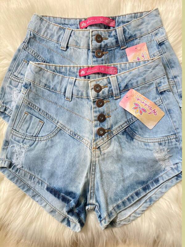 shorts jeans feminino sem elastano  curto mini moda quatro botoes cor clara cintura media