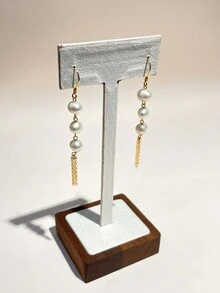 一對時尚簡約優雅的s925純銀天然淡水珍珠流蘇耳環,具有多款精美但獨特的o項鍊、線材和吊墜設計,手工製作原創,適合作為日常或派對珠寶飾品。作為母親節或感恩節的禮物,是耳飾配件的絕佳選擇。 - 金黃色 - 查看 1