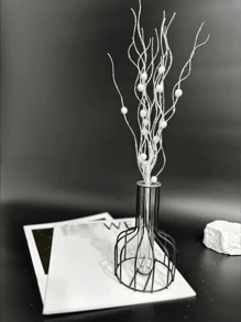 1 pièce/4 pièces/8 pièces Branche de plante artificielle blanche scintillante avec baies, fleur artificielle mignonne pour décoration de maison, adapté pour le festival, le mariage, la fête, la maison, la table à manger, la chambre à coucher, cadeau de Noël, accessoires de décoration en rotin DIY, décoration de sapin de Noël et plante de Noël, décoration d'Halloween, décoration de Noël d'intérieur et d'extérieur, décoration de chambre
