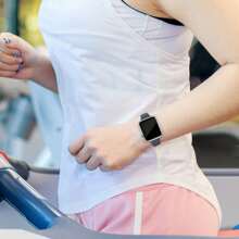 Compatível com Pulseira de Apple Watch 38mm, 40mm, 41mm, 42mm, 44mm, 45mm, 46mm, 49mm, Compatível com Apple Watch Series Ultra/Ultra 2 1/8/7/6/5/4/3/2/1 SE, Pulseira Esportiva de Silicone Fina e Estreita de Reposição para Mulheres