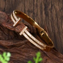 1 Stück Modische Edelstahlgold & Strass Dekor Sternform Offene Armspange Armband Für Frauen, Mädchen Straßenkleidung, Brautjungferngeschenk