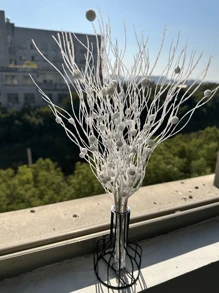 1 pièce/4 pièces/8 pièces Branche de plante artificielle blanche scintillante avec baies, fleur artificielle mignonne pour décoration de maison, adapté pour le festival, le mariage, la fête, la maison, la table à manger, la chambre à coucher, cadeau de Noël, accessoires de décoration en rotin DIY, décoration de sapin de Noël et plante de Noël, décoration d'Halloween, décoration de Noël d'intérieur et d'extérieur, décoration de chambre