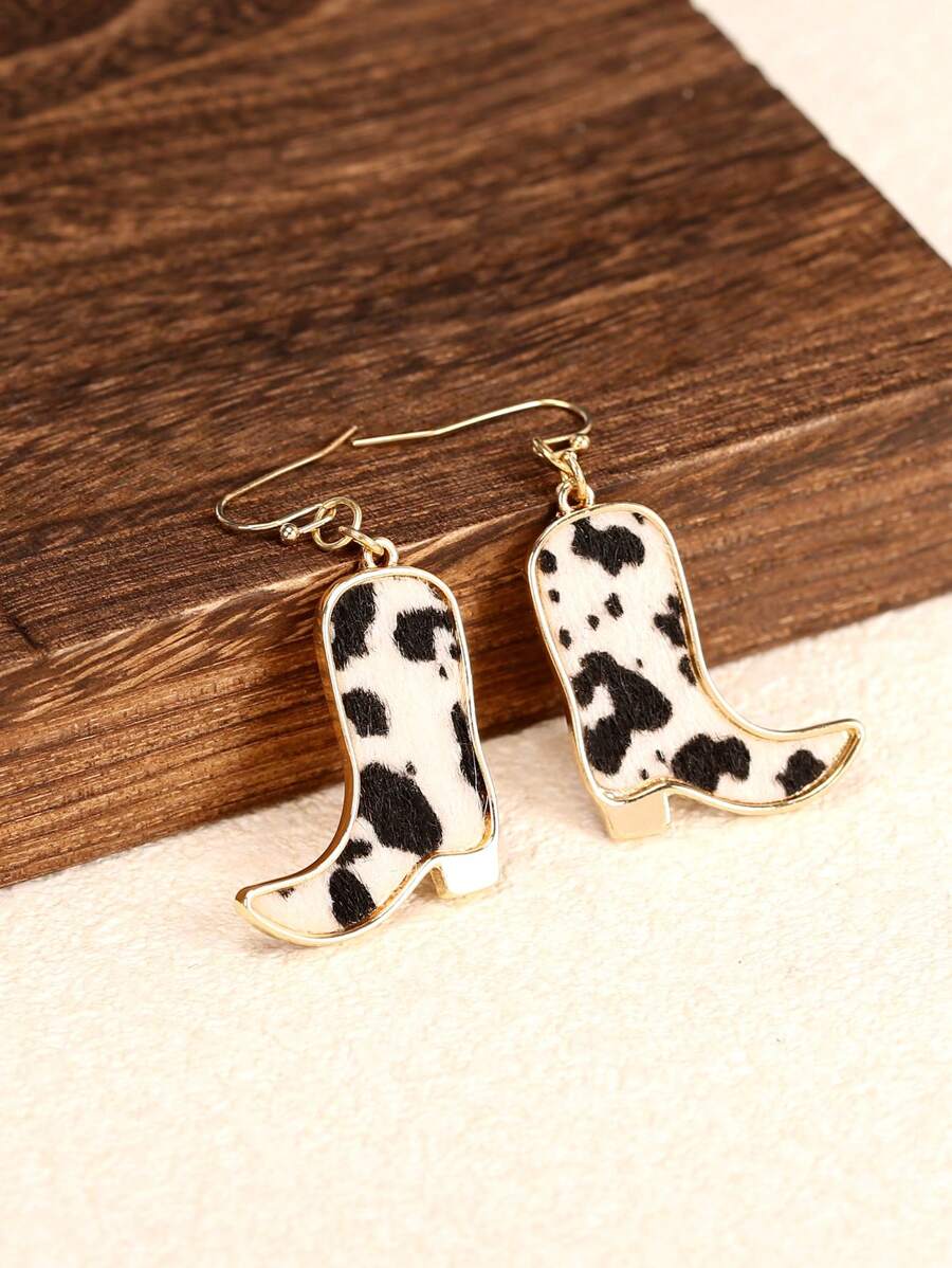 1 Paire De Boucles D'oreilles De Forme Bottes Imprimées De Vache Et De Léopard Au Style Cow-boy Européen Et Américain Rétro, Créatives Et Exagérées - Boucles d'oreilles de bottes à motif de lait de style cowboy occidental rétro - Voir 1