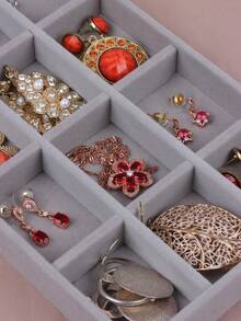 1入灰色絨面珠寶托盤,附有12個格子,附有灰色小珠寶盒,用於戒指,耳環,手鍊,項鍊的珠寶展示收納盒 - 灰色 - 查看 4