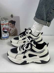 時尚舒適的女學生休閒鞋,皮面、厚底、防滑底,適合跑步 - 黑色 - 查看 1