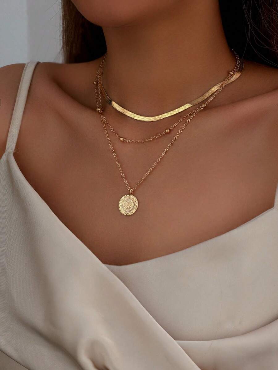 Colar com pingente de disco e corrente de cobra plana de 3 camadas para mulheres (quantidade aleatória de pérolas, comprimento fixo padrão)