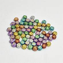 100 顆英文字母扁珠。用於製作手鍊的 Diy 珠寶配件 - 鍍彩字母扁珠 - 查看 5