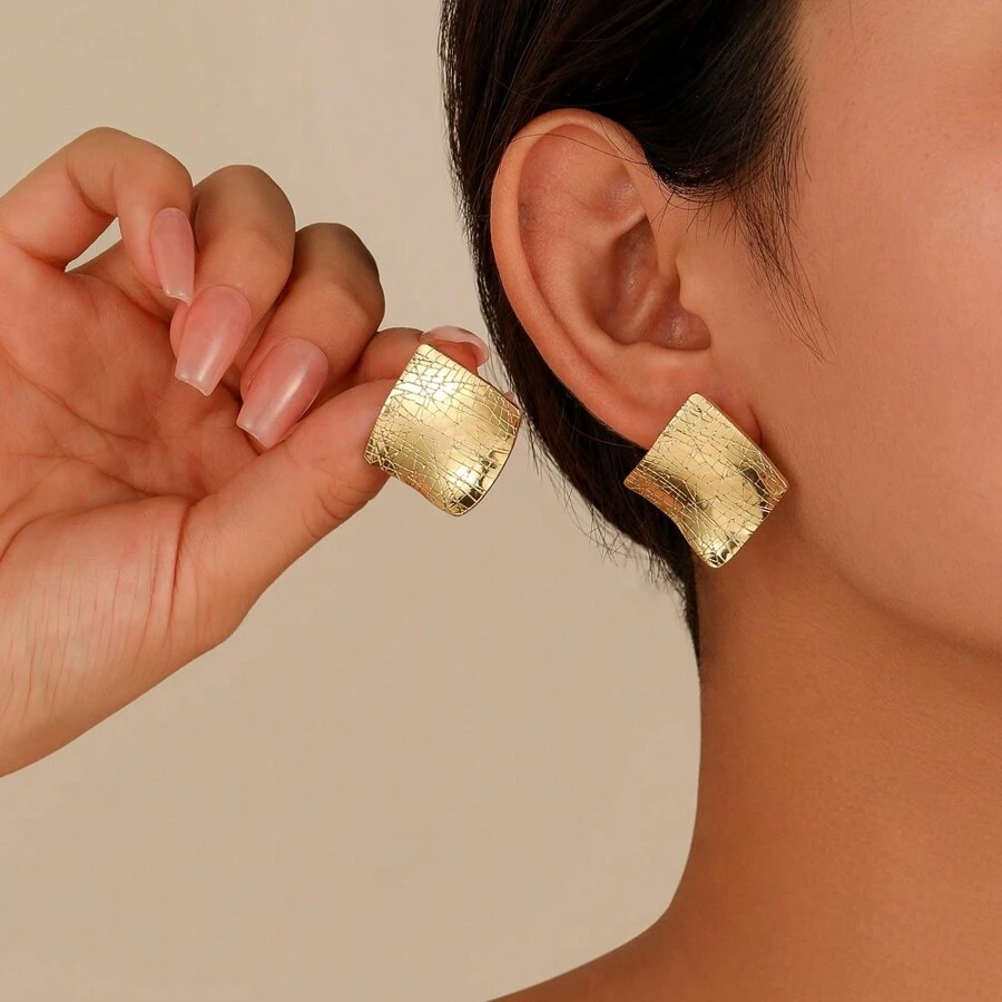 1pair Women's Geometric Wave Square Shaped Metallic Stud Earrings