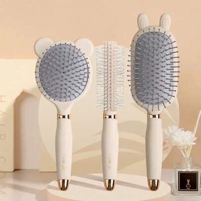 1把卡通按摩气垫梳，优雅砂面，防静电，适用于卷发/直发，可拆卸手柄，轻柔舒适，带来头皮按摩体验。这款梳子是美发沙龙、美容院、返校季、旅行度假的必备佳品，尤其适合女性使用。它还包含木梳、发刷、美发设备、发型设计、美发、梳子、发刷套装、梳子、卷发梳、解结梳等功能，是理发店的理想之选。