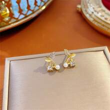 1對精美櫻桃形微鋪鑽耳釘,閃亮且極簡主義的設計風格,時尚影響力極高的耳環 - 金黃色 - 查看 3