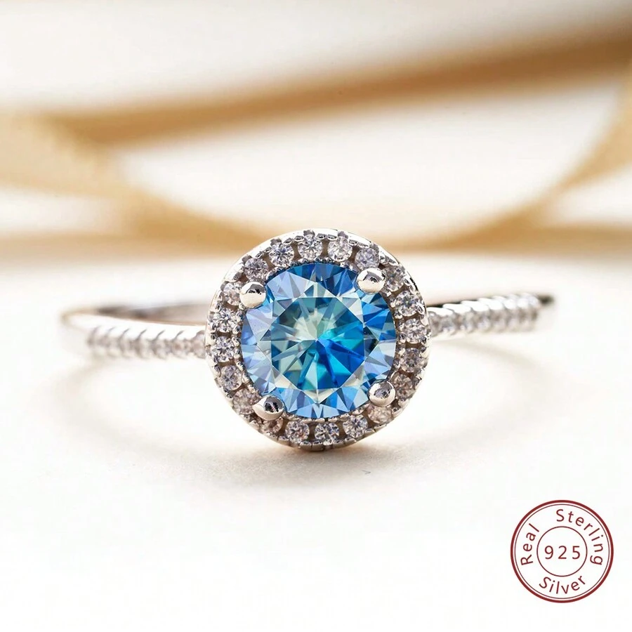 1件時尚925純銀戒指女士s925圓形設計戒指,設有甜蜜的空心設計,飾有1ct的淺藍色vvs莫桑石,3ex1淨度,適合日常佩戴和紀念日、情人節等浪漫場合 - 寶藍色 - 查看 1