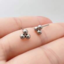 4入組g23鈦制小球耳環,低過敏穿孔耳針式耳環,簡約風格,精緻的植入級珠寶,適用於耳朵敏感的男性和女性 - 銀色 - 查看 6